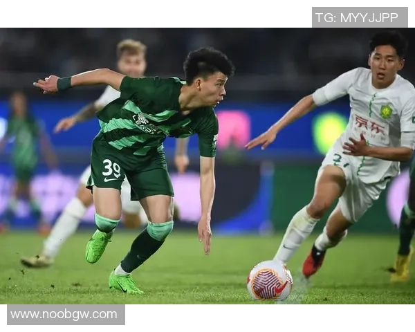 中学足球球星成长之路与青春拼搏故事启示