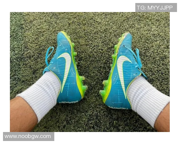 球星足球鞋设计风格与功能特点解析如何影响球场表现与球迷文化