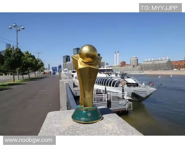 足球巨星携佳酿亮相绿茵盛宴激情与美酒共舞辉煌时刻